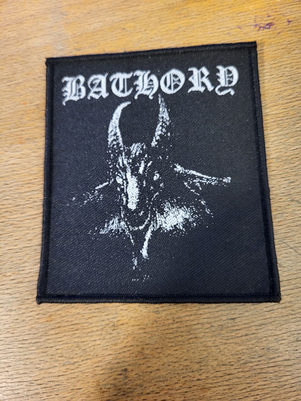 Toppe: Bathory Patch – Nuovo e nell'imballaggio originale da Thun venduto da Kissthis