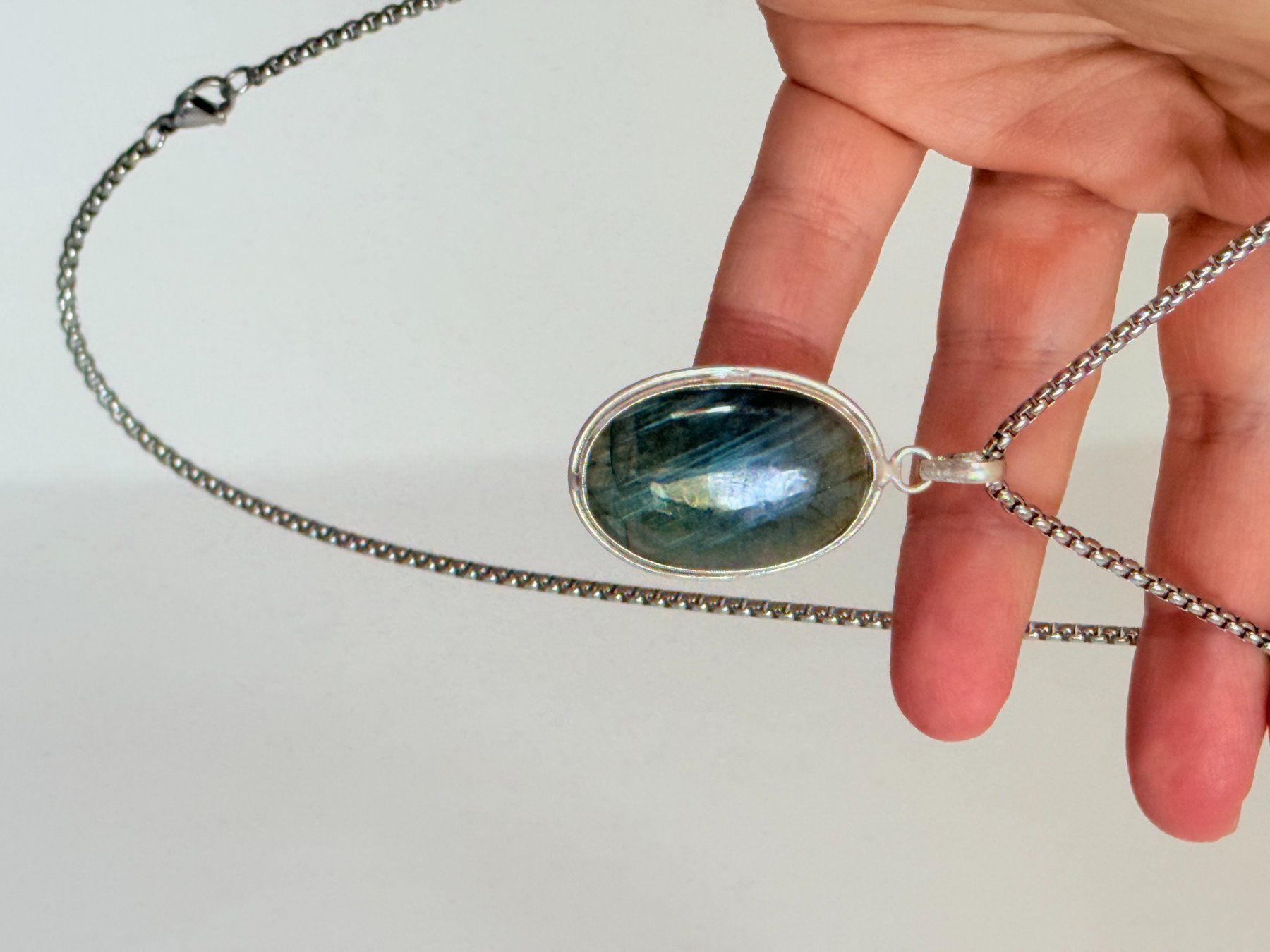 Ketten: Collier avec labradorite - Élégant & Naturel! – Neu und originalverpackt aus Genève von AWWA 1