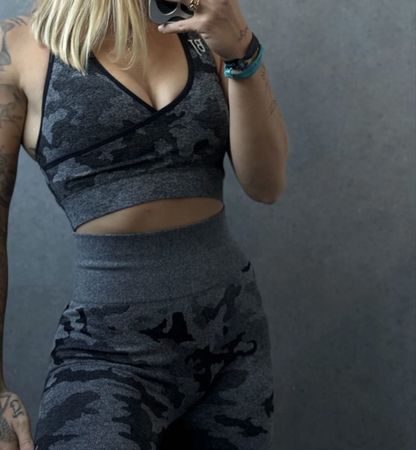 Ensemble de sport camouflage gris - NEUF - prix neuf 70chf