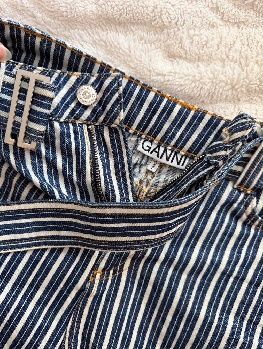 Ganni Pantaloni: Shorts von Ganni – Usato da St.Gallen venduto da emm_9ydh 2