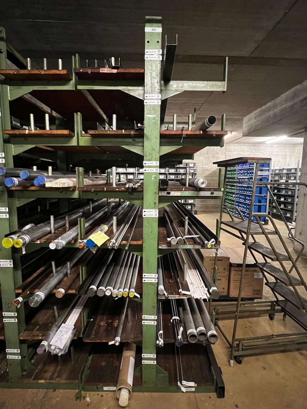 Scaffali: Lagergestell für Rohmaterial – Usato da Frutigen venduto da orpaw 1