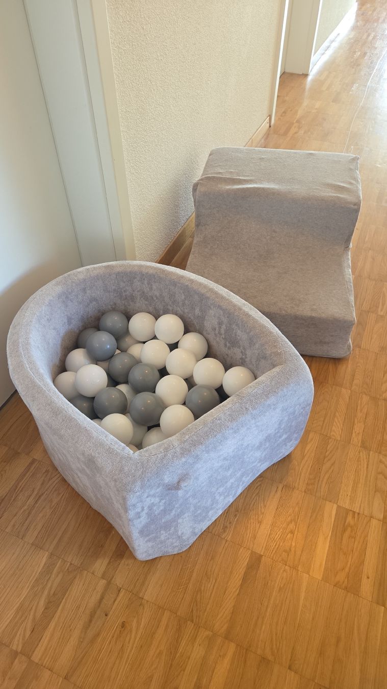 Jouets: Bällenbad inkl. vers. Schaumstoffelemente – D'occasion à Bonstetten par Paris_18 3
