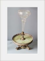 Alte Etagere mit Glaseinsatz