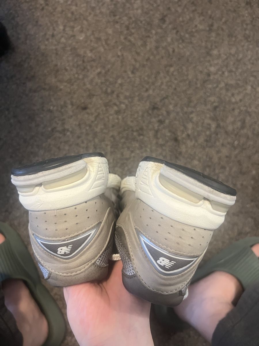 New Balance Chaussures hommes: New Balance 2002R Grey sneakers, size US7.5 – D'occasion à Bern par fen_7rn8 2