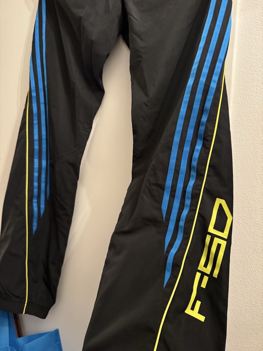 Adidas Pantaloni: Adidas Hose  – Usato da Obfelden venduto da cesarina10 1