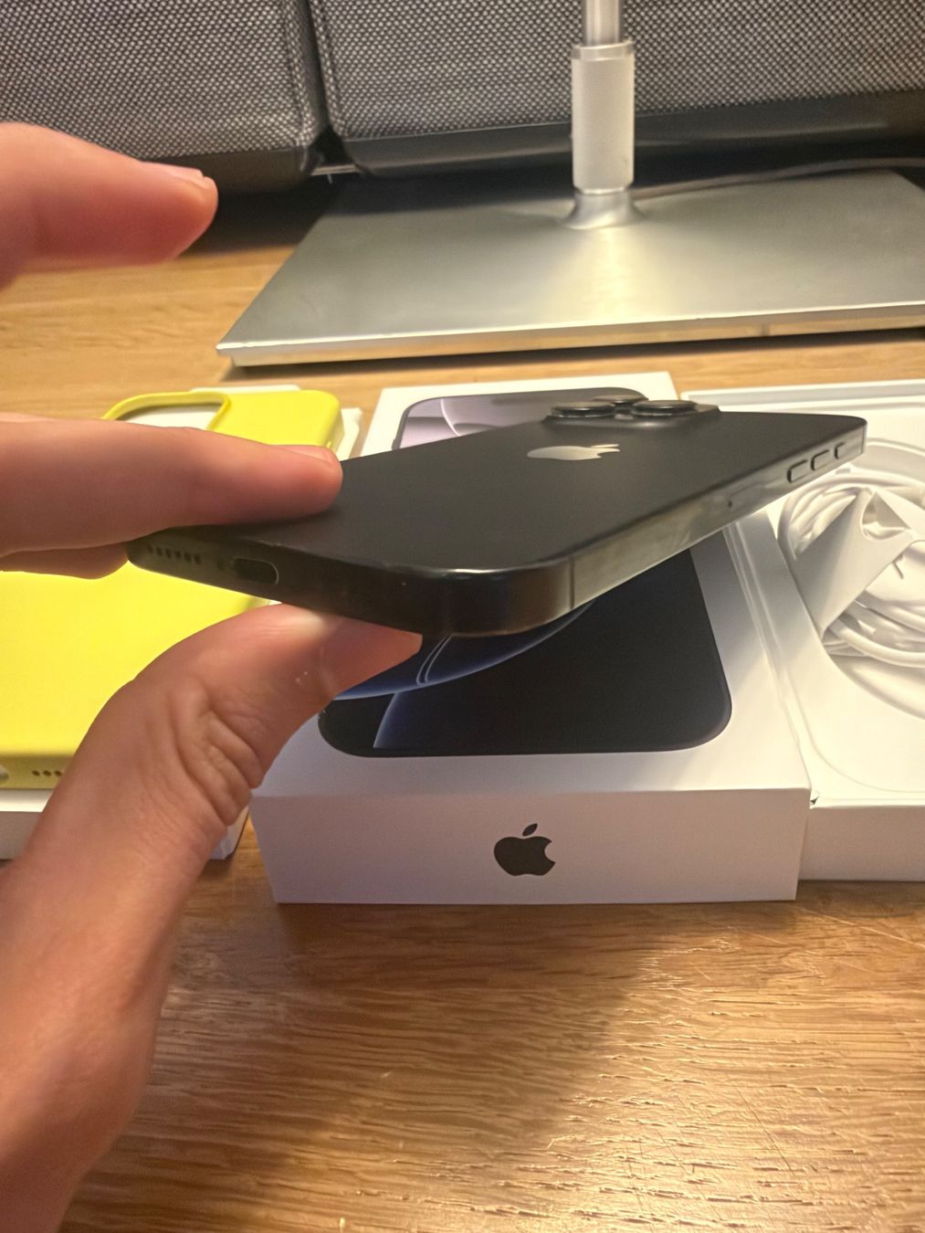 Apple Handys / Smartphones: Apple iPhone 16 Pro Max 256gb Black Titanium – Neu (gemäss Beschreibung) aus St. Gallen von ka_mo 3