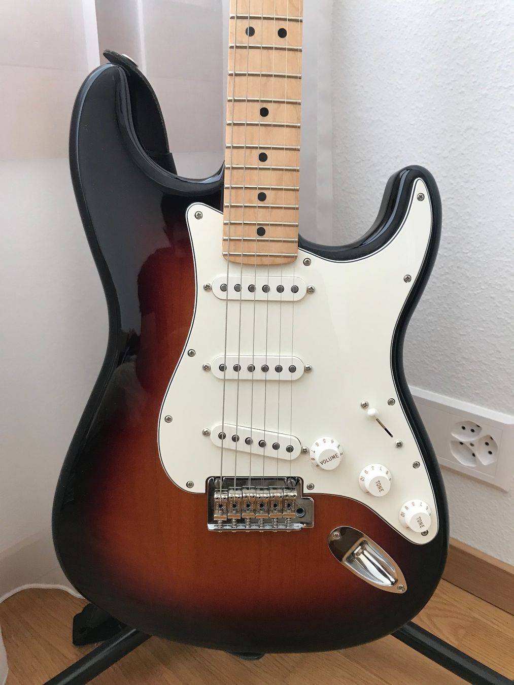 Fender Musikinstrumente: Guitare Fender Stratocaster Player Sunburst – Neu (gemäss Beschreibung) aus Grand-Lancy von tbi_sk5l 1