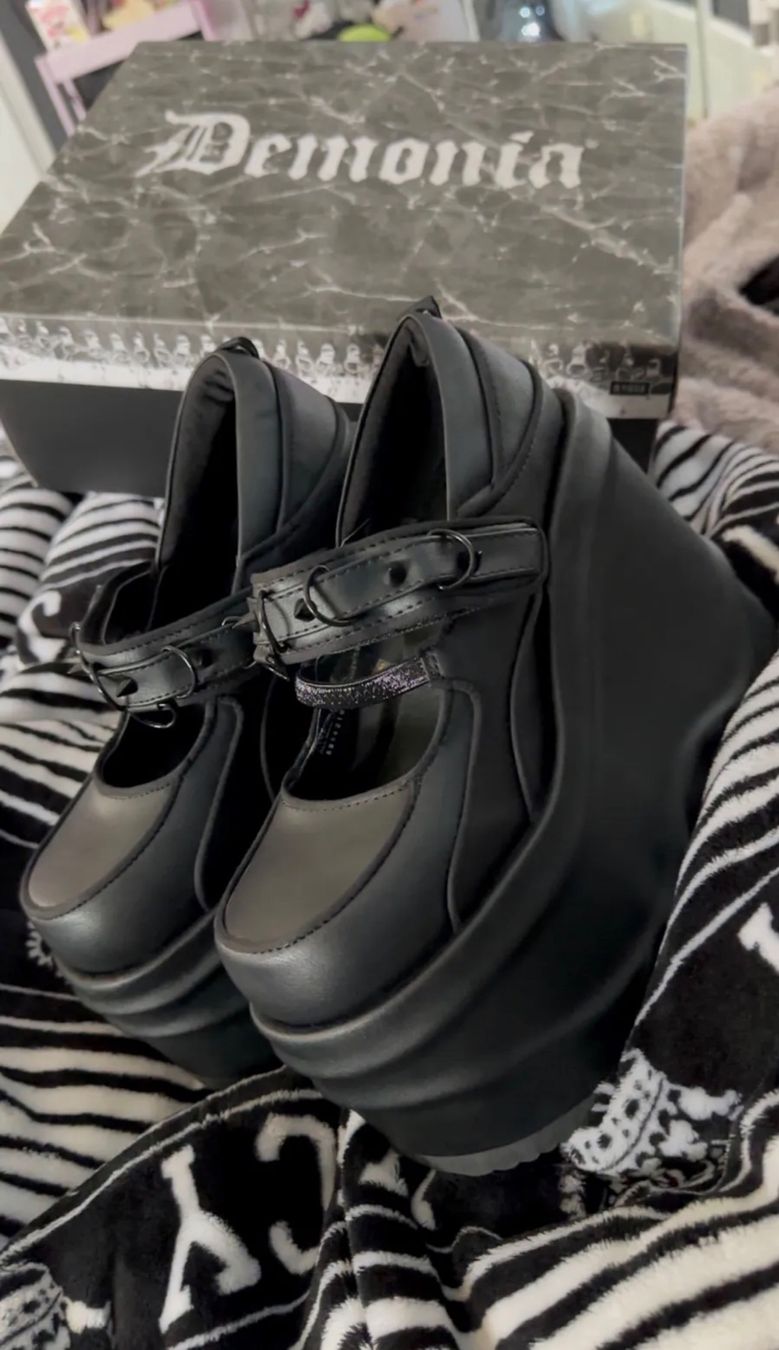 Demonia Damenschuhe: Demonia WAVE-48 – Neu und originalverpackt aus Sion von yun_f76t