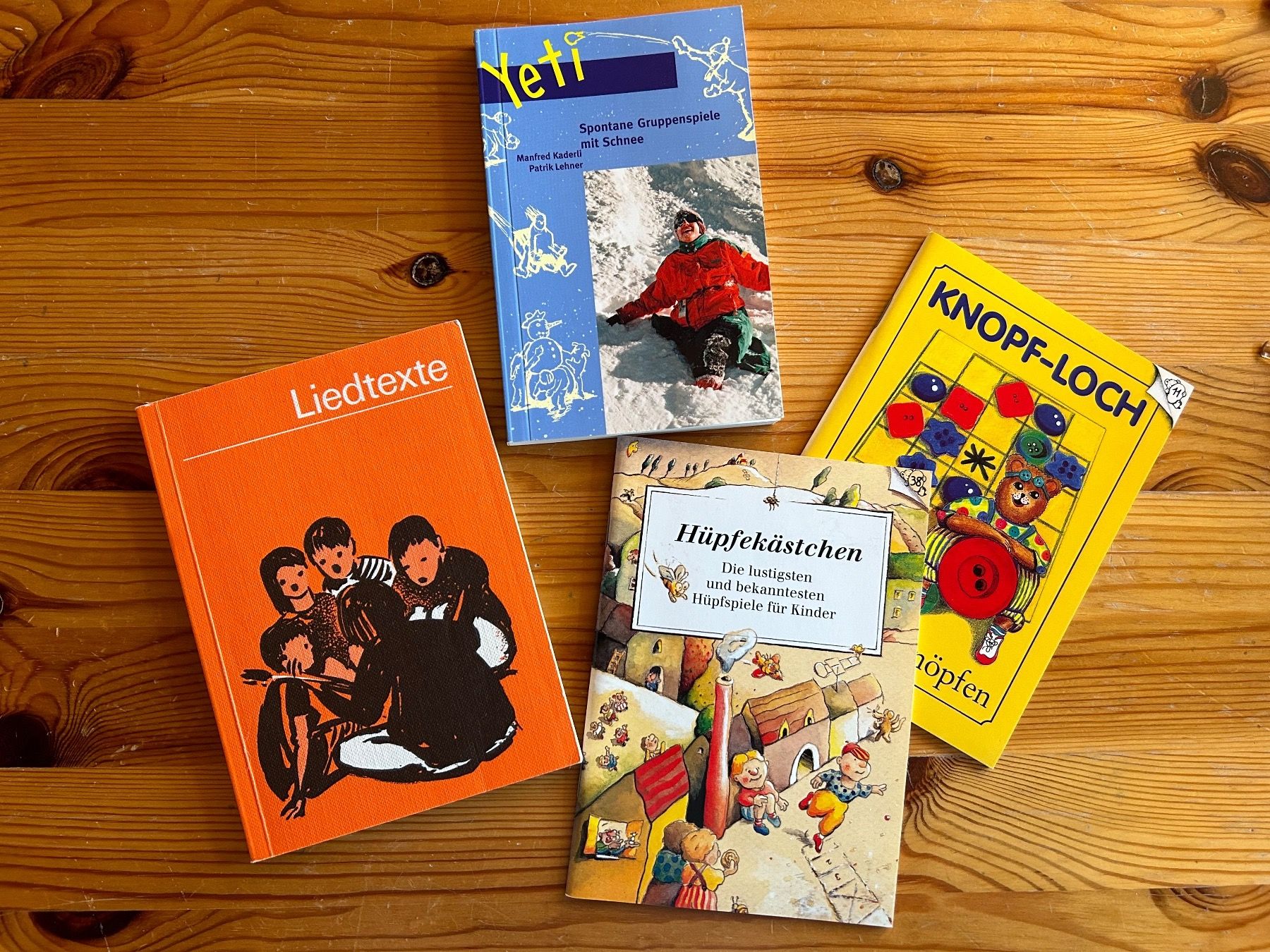 Libri: Bücher mit Spielen, Schnee, Liederbuch – Usato da Oberhofen TG venduto da findus07