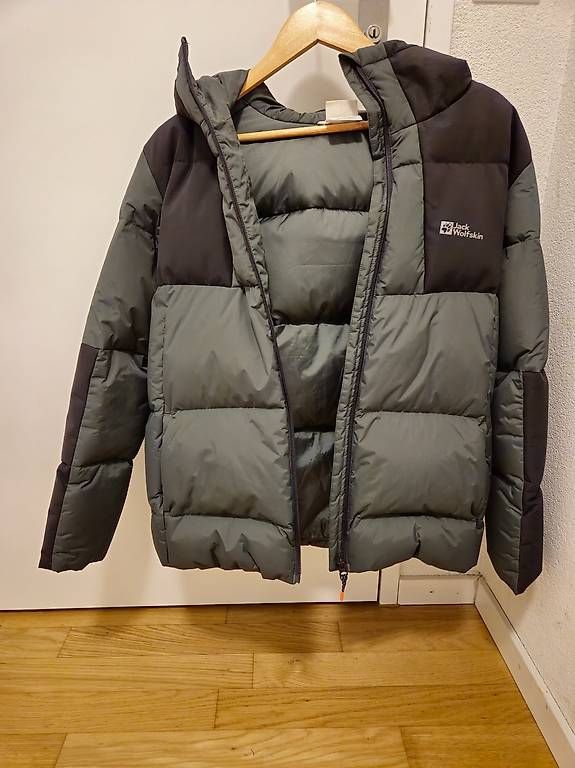 Jack Wolfskin Jacken & Mäntel: Jack Wolfskin Actamic Down Jacket (grösse 164) – Gebraucht aus Basel von SwissVault