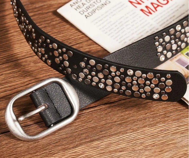 Cinture: Schwarzer PU-Ledergürtel mit Nieten Rock Style – Nuovo e nell'imballaggio originale da Lausanne venduto da FASHION-WORLD-SHOP 1