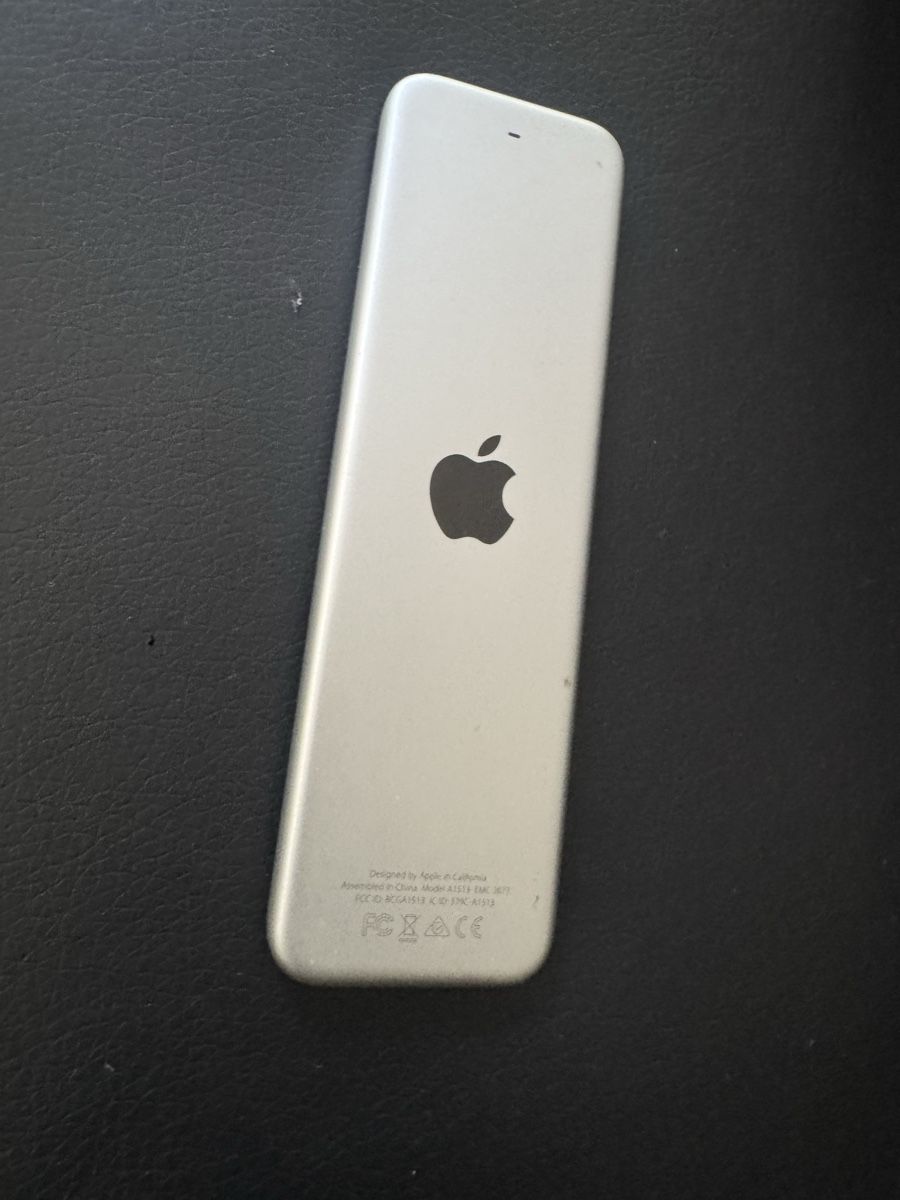 Apple Fernbedienungen: Télécommande Apple TV Siri Remote  – Gebraucht aus Biel/Bienne von Baol1 1