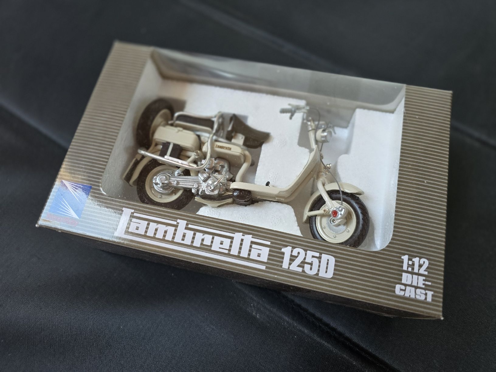 Kit di modellismo & Modellini statici: Lambretta D 1:12 – Nuovo e nell'imballaggio originale da Hersiwil venduto da lambretta86