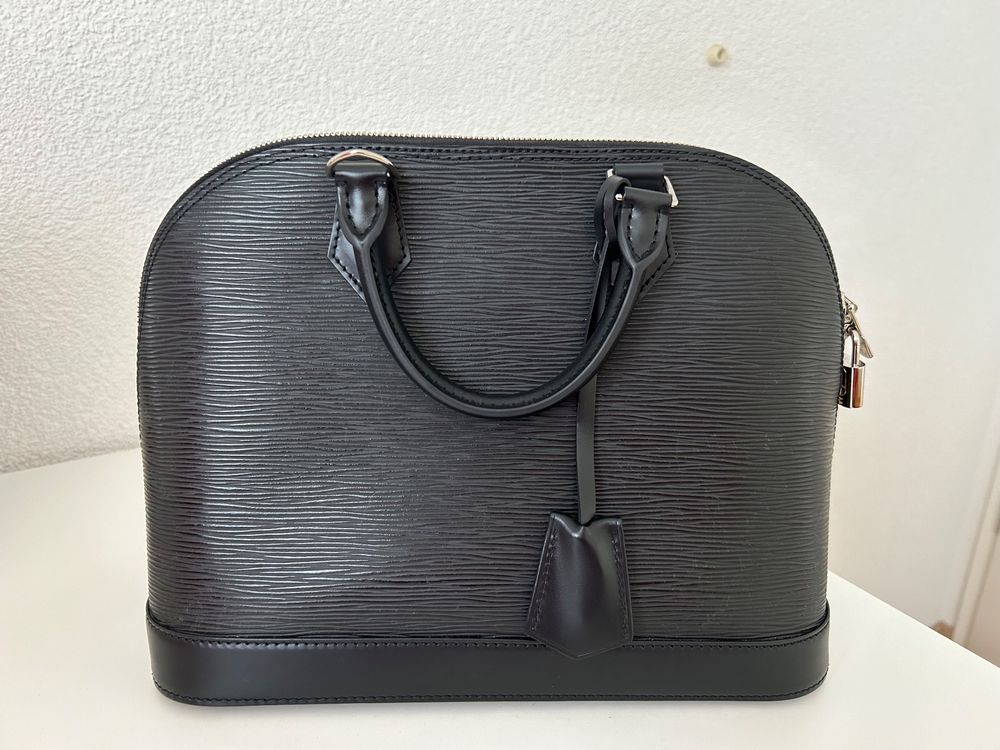 Louis Vuitton Borse da donna: Louis Vuitton, sac Alma pm , cuir épi noir – Nuovo (secondo la descrizione) da Prangins venduto da fcbabeli