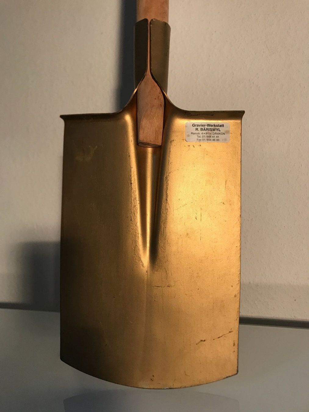 Tutti gli attrezzi: Spaten eingestielt Gold mit Gravur – Usato da Zürich venduto da oso04 2