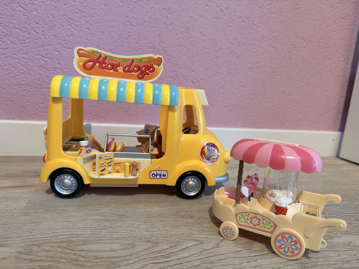 Sylvanian families Giocattoli: Sylvanian Hot-Dog Van und Candy Stand – Usato da Winterberg ZH venduto da mischi29