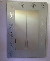 Neuwertiger Wandspiegel mit Sportler Motiven 50x70 cm