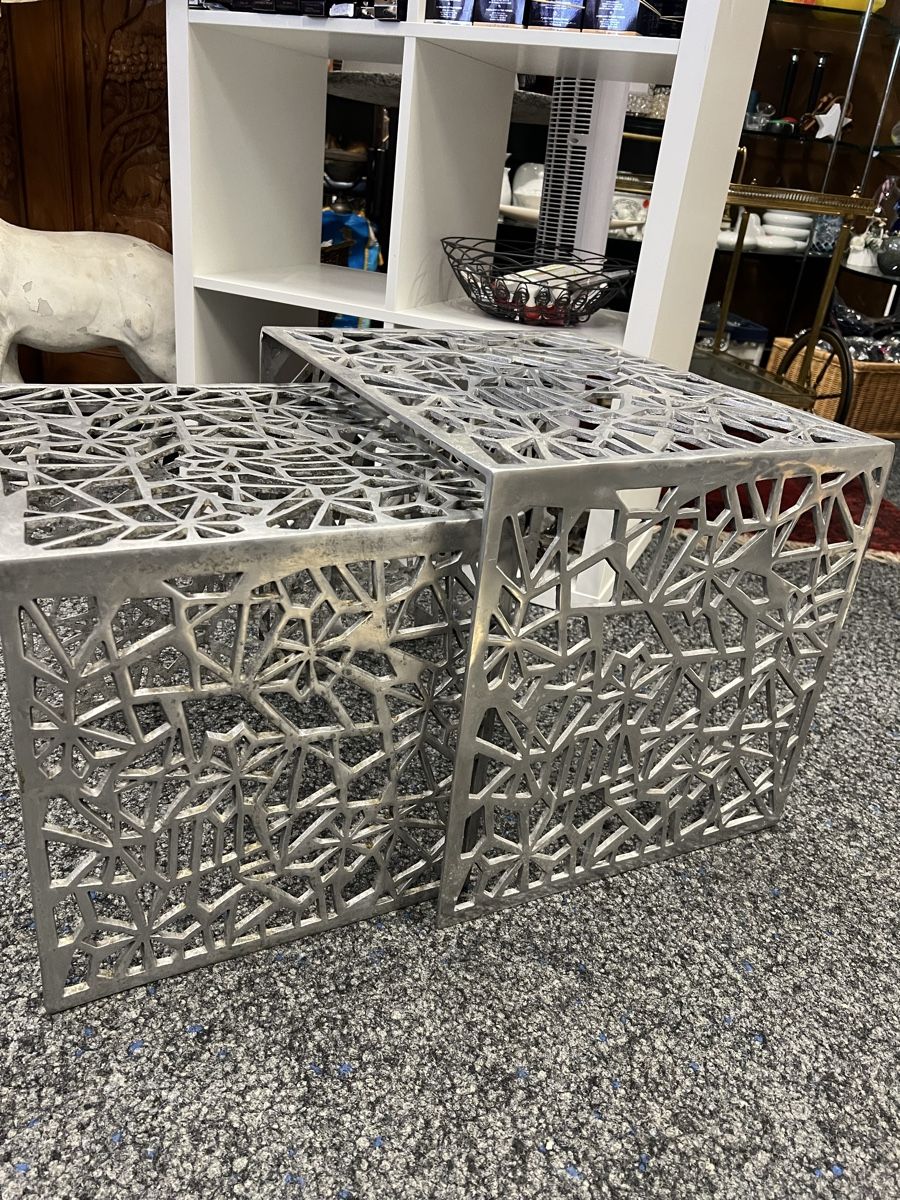 Tavoli: Originelle Satztische, Metall Silber – Usato da Rorschach venduto da TrendyDeals 1