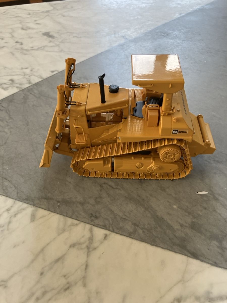 Caterpillar Modellbausätze & Standmodelle: CAT D9L Raupentraktor – Gebraucht aus Münchenbuchsee von Simk91