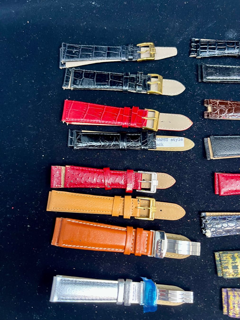 Givenchy Armbänder & -reifen: Givenchy lot de 25 bracelets en cuir – Neu (gemäss Beschreibung) aus Sion von ROBY_ROBY_ROBY 3