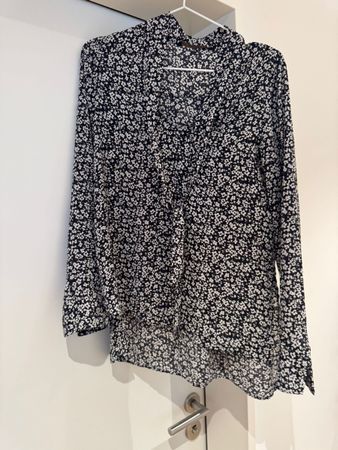 Zara Basic Bluse XS - Elegantes Blumenmuster, Top Zustand!
