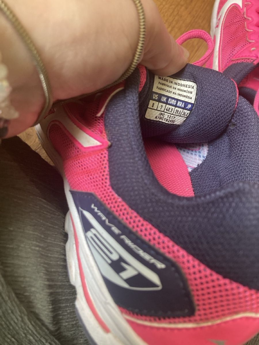 Chaussures femmes: Turnschuhe gr. 40.5 – D'occasion à Bauma par ladygaby 2