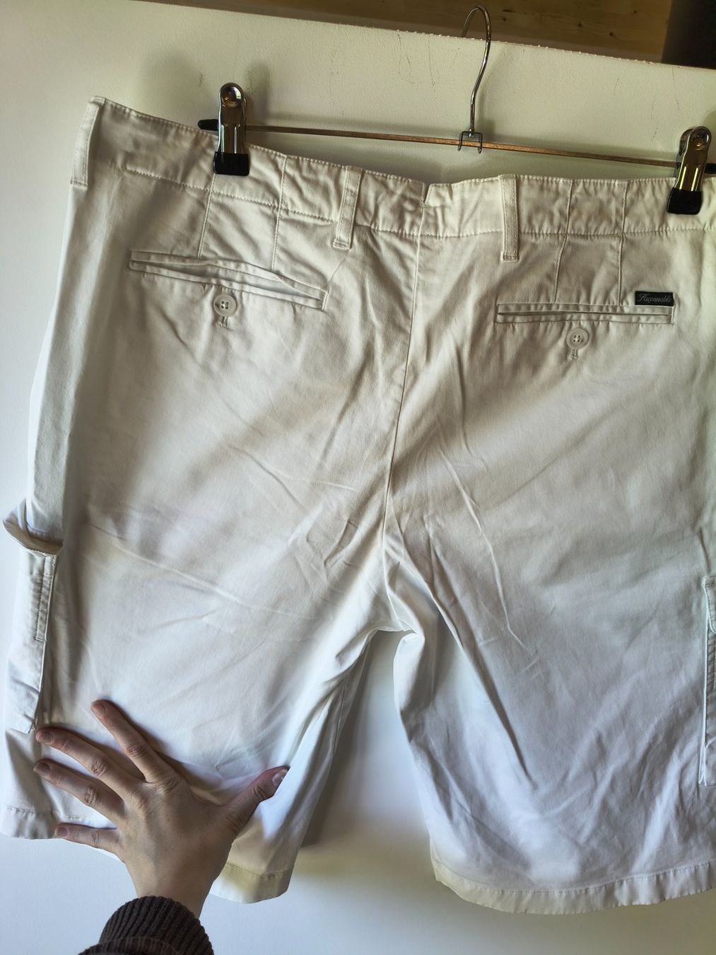 Façonnable Hosen: Façonnable Men's Beige Cargo Shorts Size 52 – Gebraucht aus Villars-sur-Ollon von VicJ 2