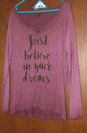 T-shirt manches longues bordeaux inscription "just believ...