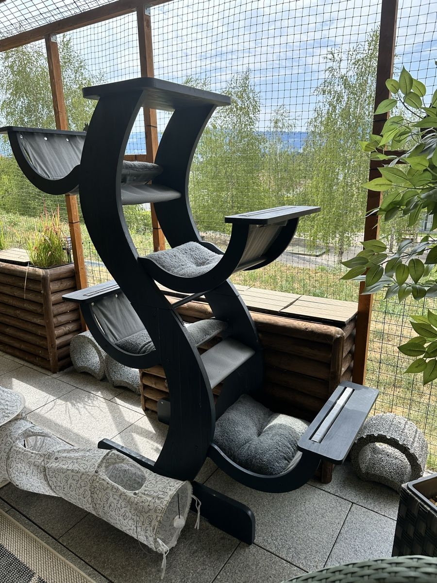 Tiragraffi: Kratzbaum Mond Design grau mit Kissen – Usato da Hombrechtikon venduto da 401arnold 8