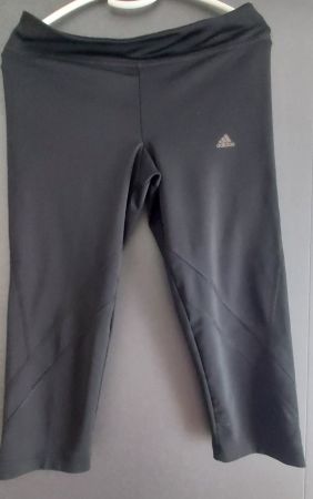 Adidas / 3/4 Sporthose / schwarz / Grösse 38