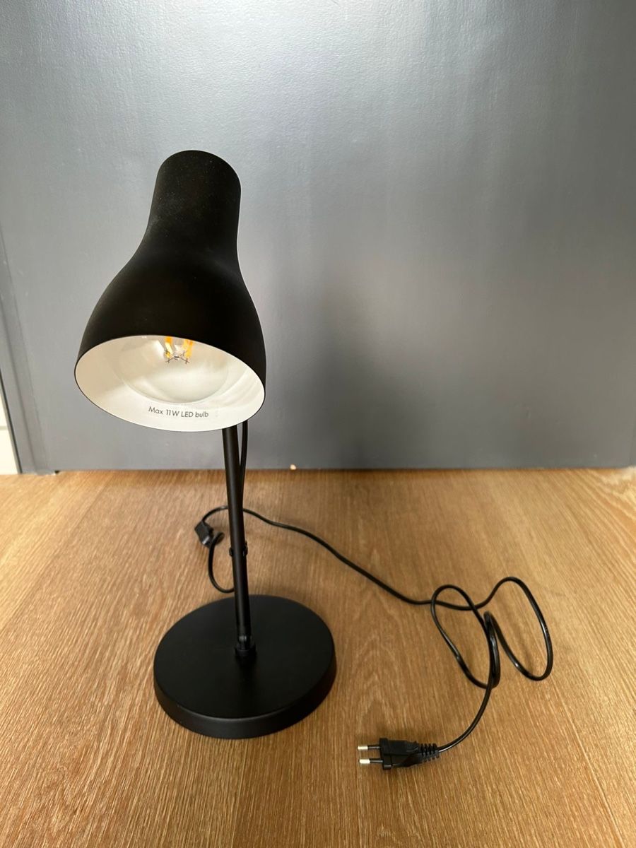 Lampade: Tischlampe schwarz – Usato da Vaduz venduto da alina_hasler