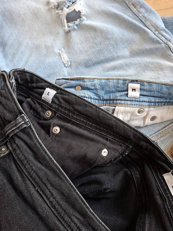 Lotti di vestiti: 1 lange Jeans, 2 Shorts – Usato da Schaffhausen venduto da nguni 1