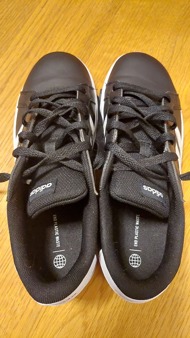Adidas Chaussures garçon: Adidas Turnschuhe – D'occasion à Steinhausen par Adamster 1
