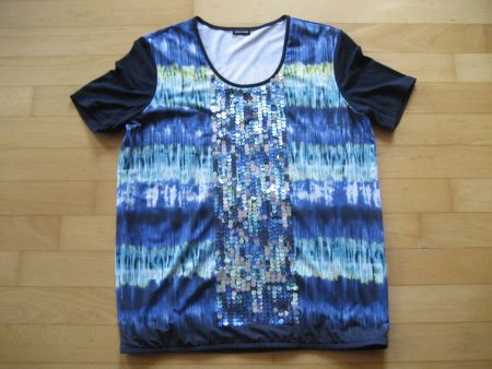 Shirt mit Pailletten besetzt