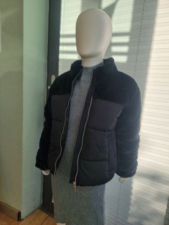 Winterjacke ONLY Kids 128  schwarz mit Kunstpelzeinsatz 