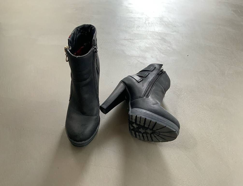 Scarpe da donna: Diverse Schuhe (Plateauheels, Mules) – Usato da Merenschwand venduto da bia_96rm 1