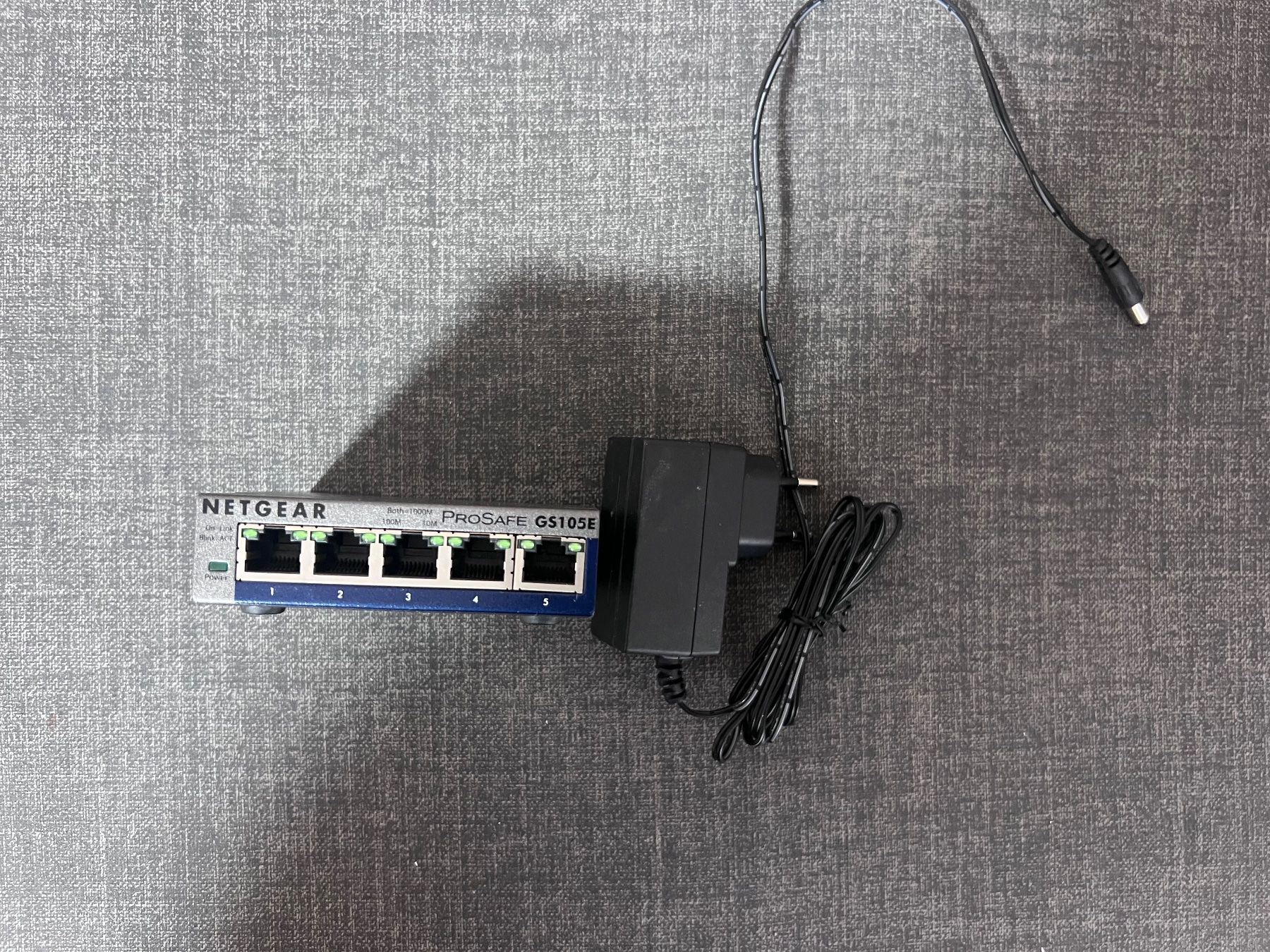 Netgear Hub & Switch: Netgear ProSafe plus Switch GS105E – Usato da Root venduto da Tech-Nick 7