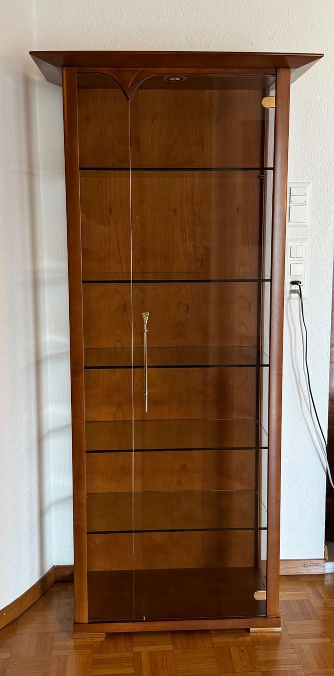 Vetrine: Elegante Glasvitrine / Sammlervitrine in Kirschbaum – Usato da Wiesendangen venduto da dfc187