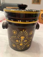 Rustikaler Keramik-Krug mit Deckel – Handbemalt