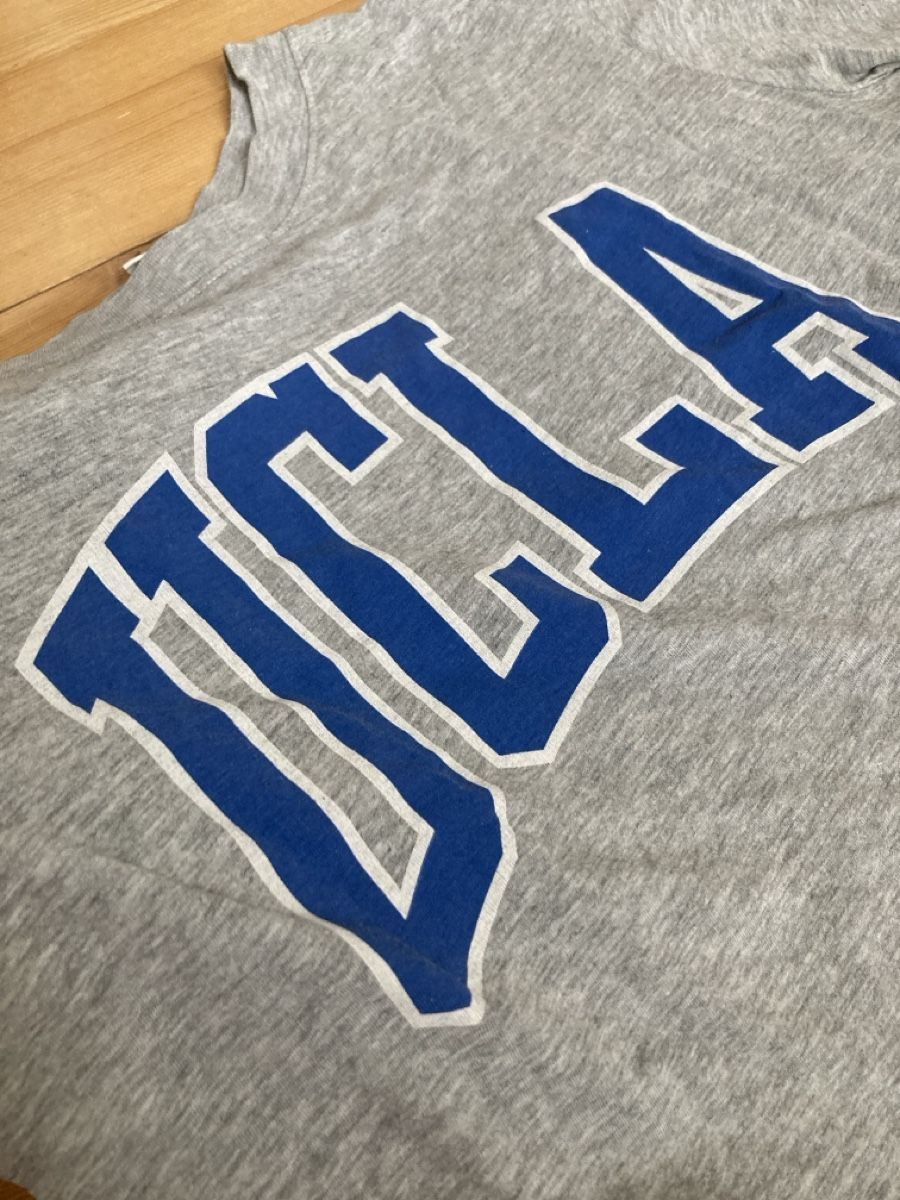 H&M T-shirt: UCLA T-Shirt Top – Usato da Zürich venduto da uma_y5q8 1