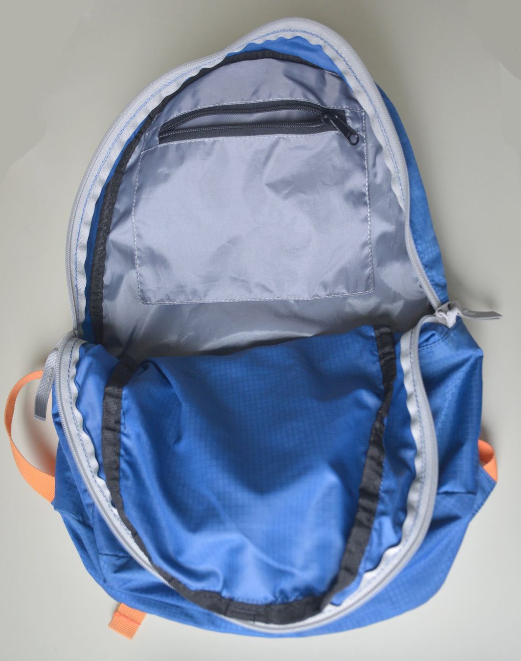 Zaini: Leichter, zusammenfaltbarer Rucksack – Usato da Niederhasli venduto da littledrop 2