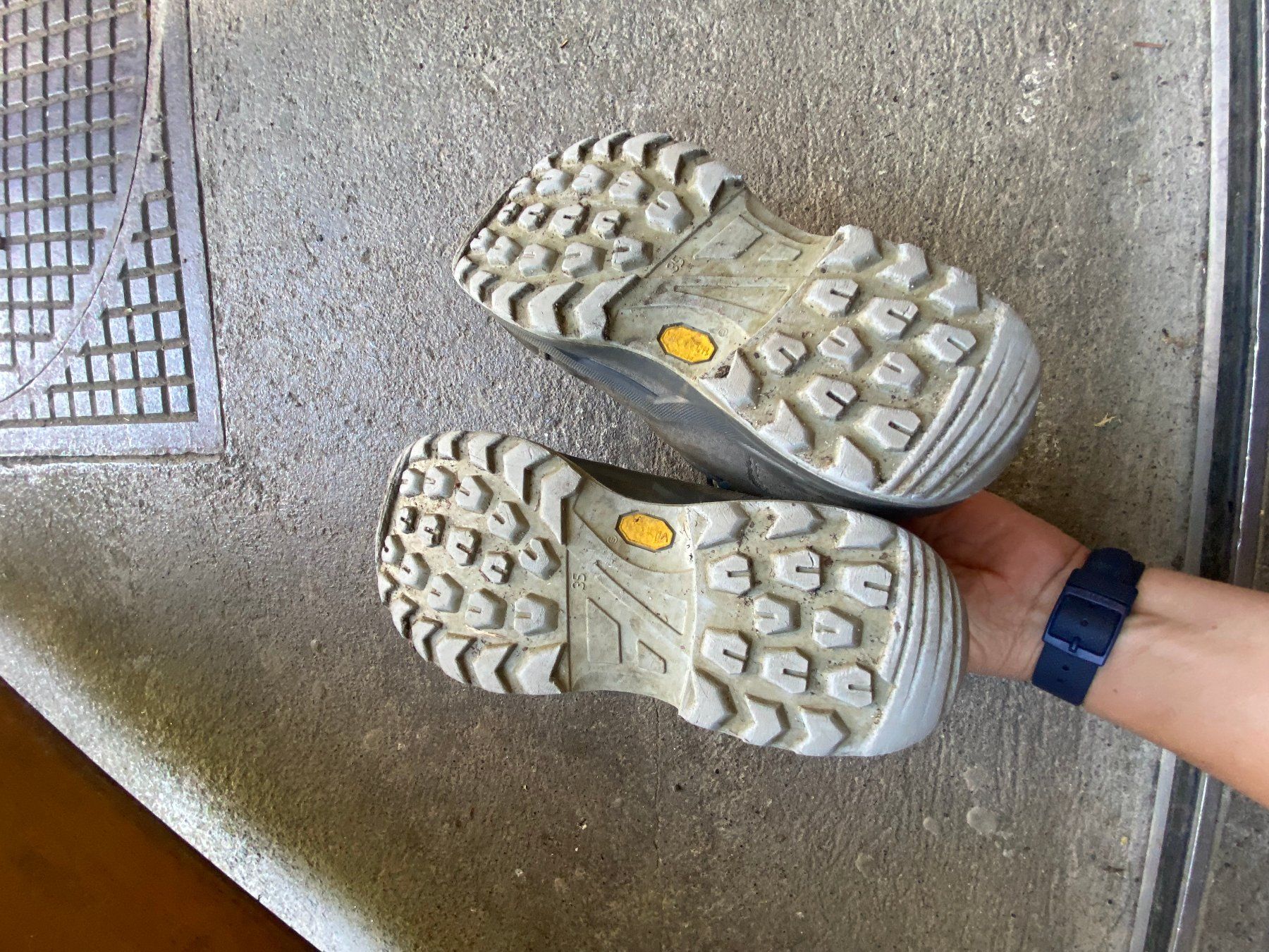 Scarpe da uomo: Wanderschuhe Gr. 35 LOWA – Usato da Windisch venduto da Salat8 1