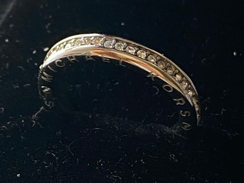 Michael Kors Anelli: Michael Kors Silberne Band Ring mit Brillanten – Nuovo (secondo la descrizione) da Givisiez venduto da dor_xb9k 1