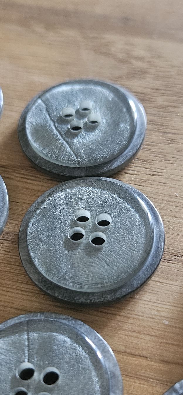 Knöpfe: 16 boutons gris reflets argentés 22mm - 28mm – Neu (gemäss Beschreibung) aus Carouge GE von Lea000 4