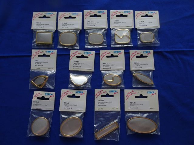 Kit bricolage: Basteln. NEU Broschen, Krawattenhalter. – Nuovo e nell'imballaggio originale da Berikon venduto da Ponderoso