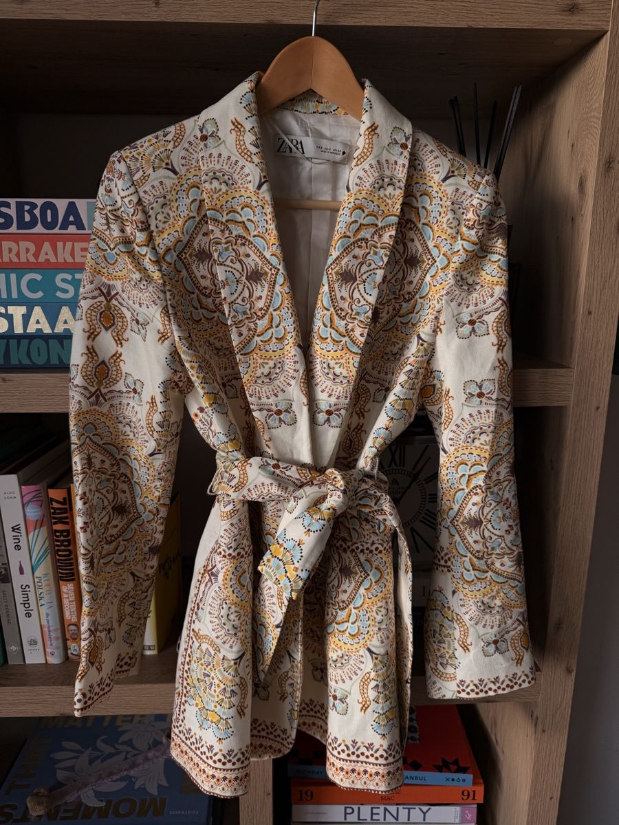 Zara Jacken: Blazer avec motif S – Neu (gemäss Beschreibung) aus La Croix (Lutry) von secondhandZara
