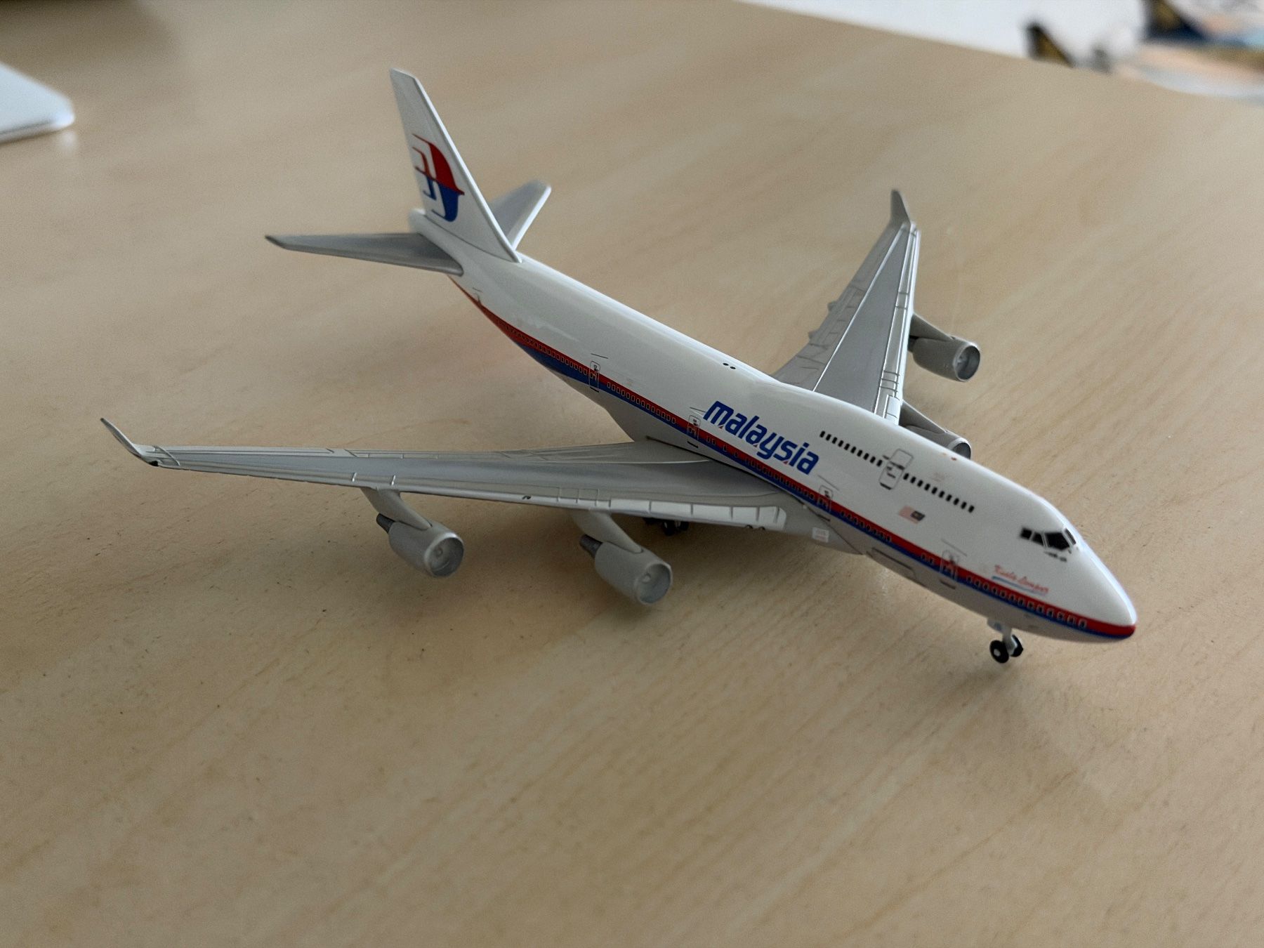 Boeing Kit di modellismo & Modellini statici: Boeing B747-416 Malaysia 1:400 – Usato da Dietlikon venduto da Megatop0 1