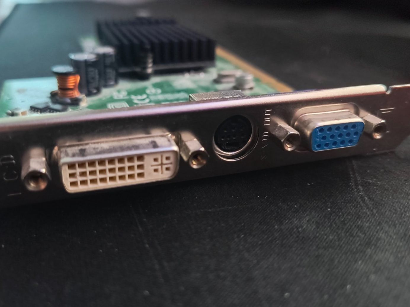 Schede grafiche: ATI Radeon 9600 - Ancienne carte graphique – Usato da Seiry venduto da Zhe_AngryBm 2
