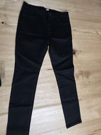Schlichte, schwarze Jeans der Marke Kays, Grösse 44
