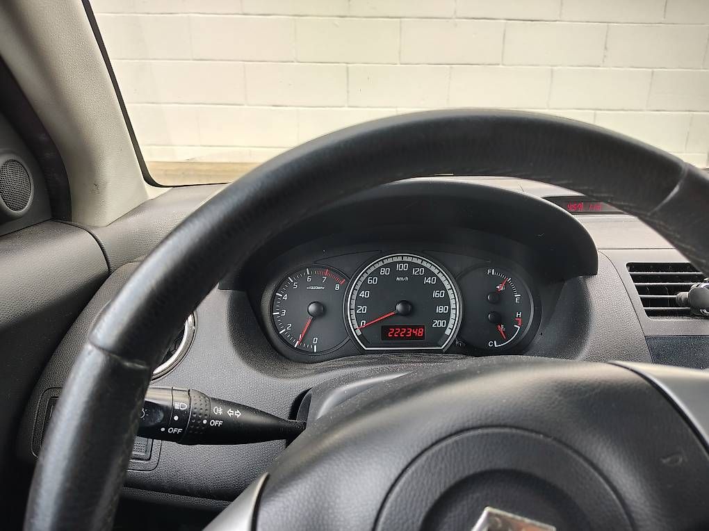 Automobili: Suzuki Swift 1.3 – Usato da Lugano venduto da kar_lpz7 1
